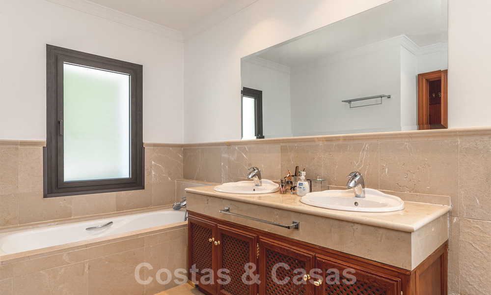 Villa de luxe rénovée à vendre dans un style méditerranéen moderne dans l'exclusive Cascada de Camojan sur le Golden Mile à Marbella 27057