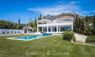 Villa de luxe rénovée à vendre dans un style méditerranéen moderne dans l'exclusive Cascada de Camojan sur le Golden Mile à Marbella 27060 