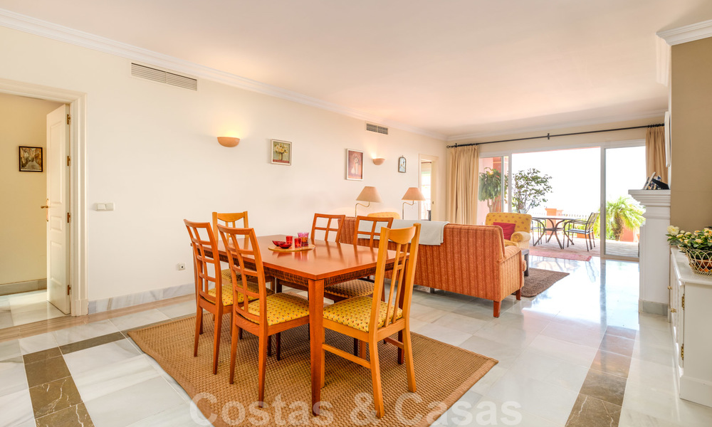 Appartement spacieux avec une grande terrasse et un jardin privé avec vue panoramique sur la côte et la mer à Benahavis - Marbella 27104