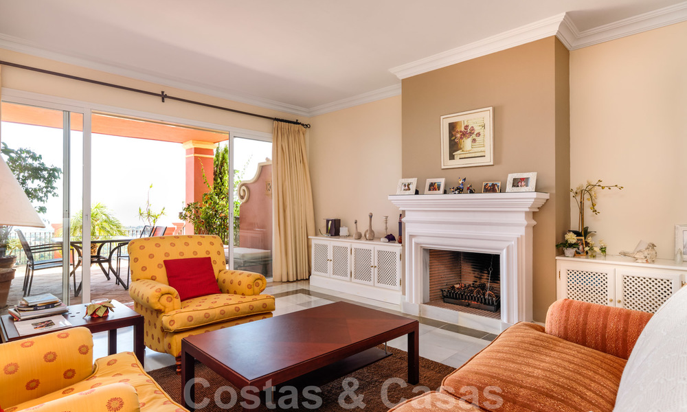Appartement spacieux avec une grande terrasse et un jardin privé avec vue panoramique sur la côte et la mer à Benahavis - Marbella 27105