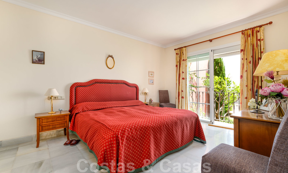 Appartement spacieux avec une grande terrasse et un jardin privé avec vue panoramique sur la côte et la mer à Benahavis - Marbella 27107