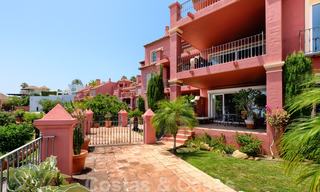 Appartement spacieux avec une grande terrasse et un jardin privé avec vue panoramique sur la côte et la mer à Benahavis - Marbella 27119 