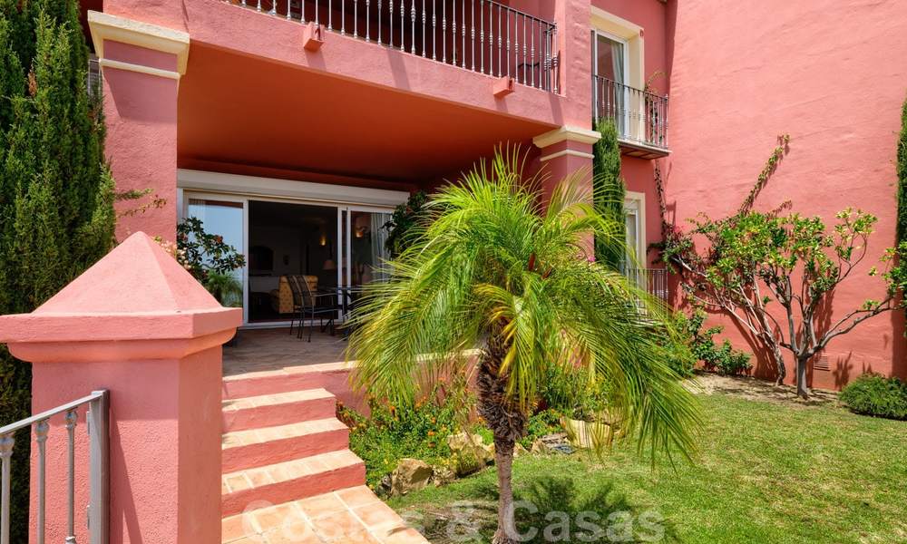 Appartement spacieux avec une grande terrasse et un jardin privé avec vue panoramique sur la côte et la mer à Benahavis - Marbella 27120