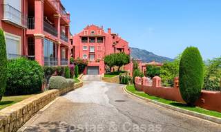 Appartement spacieux avec une grande terrasse et un jardin privé avec vue panoramique sur la côte et la mer à Benahavis - Marbella 27125 