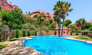 Appartement spacieux avec une grande terrasse et un jardin privé avec vue panoramique sur la côte et la mer à Benahavis - Marbella 27128 
