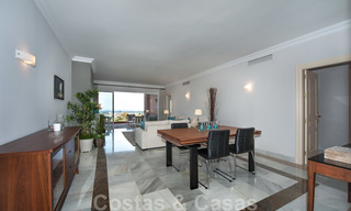Prêt à emménager, appartement spacieux avec vue panoramique sur la côte et la mer Méditerranée à Benahavis - Marbella 27348 