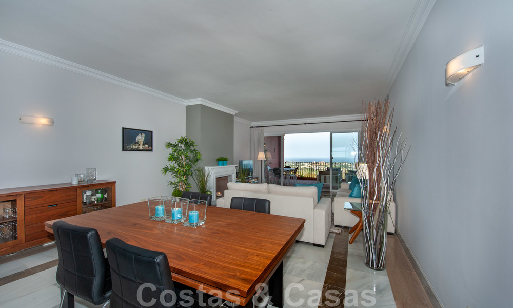 Prêt à emménager, appartement spacieux avec vue panoramique sur la côte et la mer Méditerranée à Benahavis - Marbella 27350