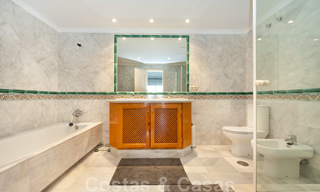 Prêt à emménager, appartement spacieux avec vue panoramique sur la côte et la mer Méditerranée à Benahavis - Marbella 27354 