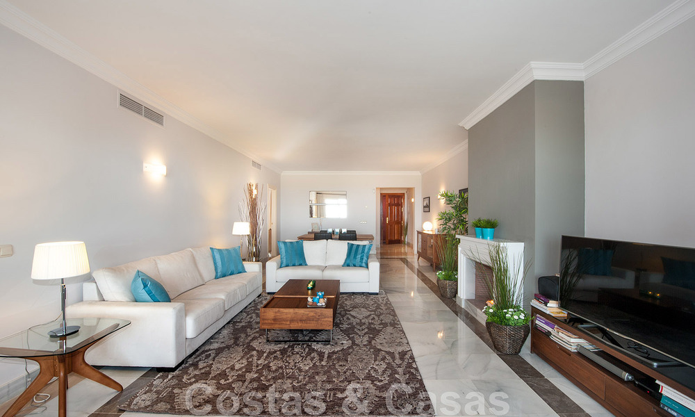 Prêt à emménager, appartement spacieux avec vue panoramique sur la côte et la mer Méditerranée à Benahavis - Marbella 27427