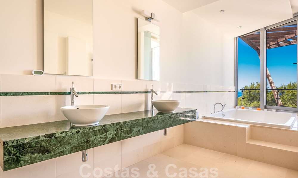 Maison d'angle moderne et luxueuse avec vue sur la mer à vendre dans l'exclusive Sierra Blanca, Marbella 27138