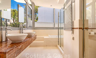 Maison d'angle moderne et luxueuse avec vue sur la mer à vendre dans l'exclusive Sierra Blanca, Marbella 27140 