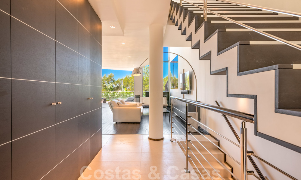 Maison d'angle moderne et luxueuse avec vue sur la mer à vendre dans l'exclusive Sierra Blanca, Marbella 27143