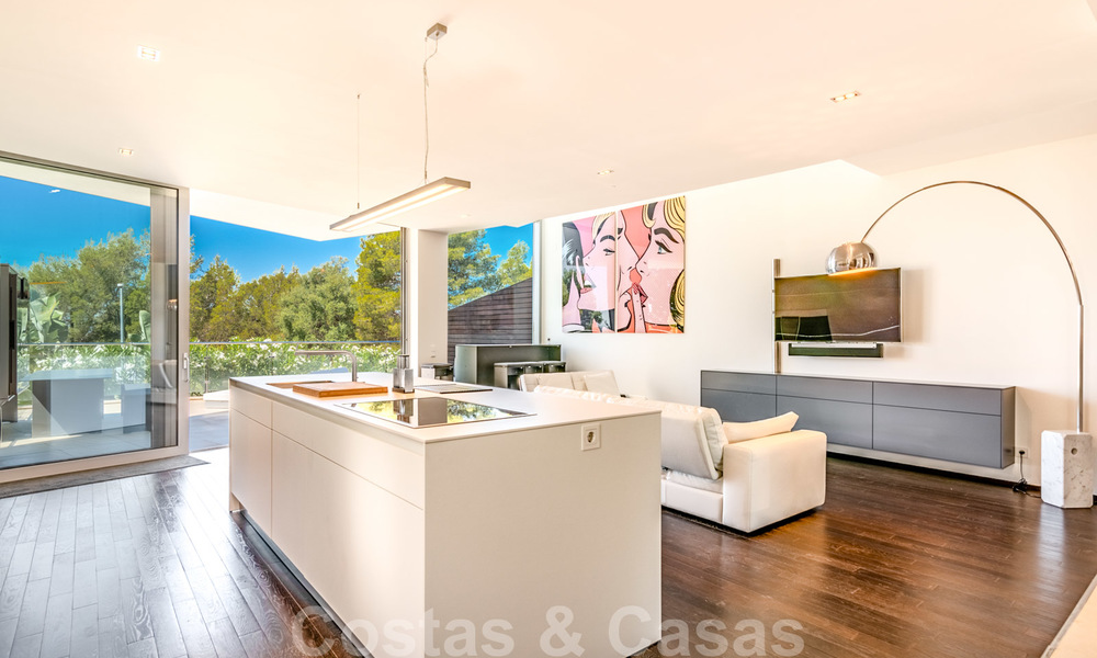 Maison d'angle moderne et luxueuse avec vue sur la mer à vendre dans l'exclusive Sierra Blanca, Marbella 27144