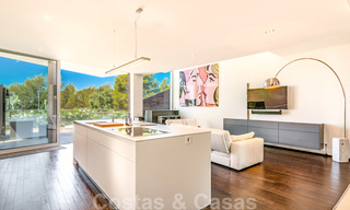 Maison d'angle moderne et luxueuse avec vue sur la mer à vendre dans l'exclusive Sierra Blanca, Marbella 27144 