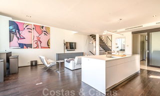 Maison d'angle moderne et luxueuse avec vue sur la mer à vendre dans l'exclusive Sierra Blanca, Marbella 27145 