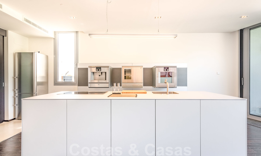 Maison d'angle moderne et luxueuse avec vue sur la mer à vendre dans l'exclusive Sierra Blanca, Marbella 27146
