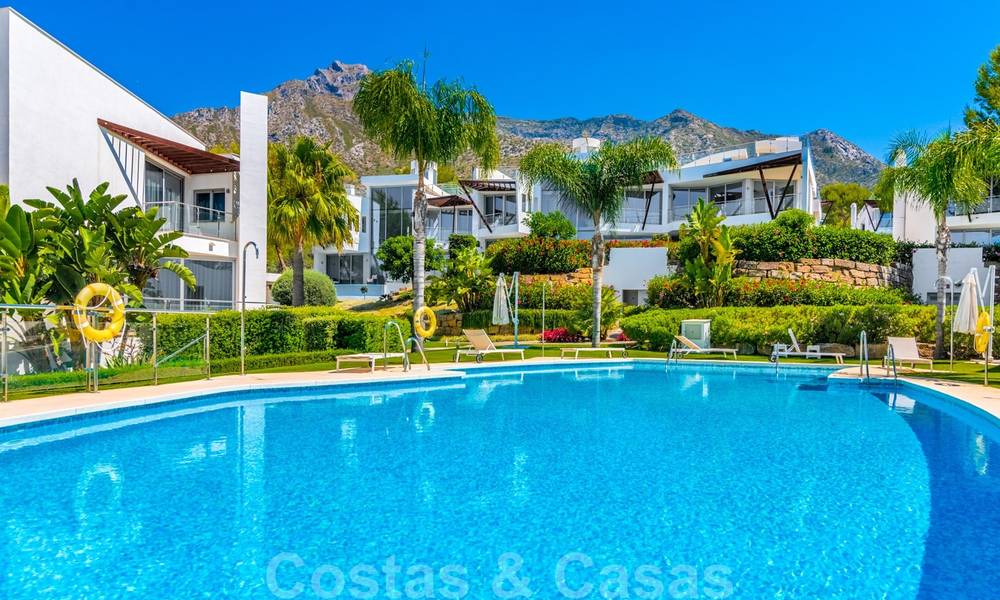 Maison d'angle moderne et luxueuse avec vue sur la mer à vendre dans l'exclusive Sierra Blanca, Marbella 27159