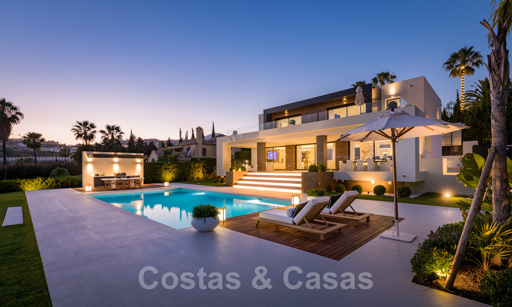 Villa spectaculaire de design moderne à vendre, en première ligne de golf à Nueva Andalucia, Marbella 27186