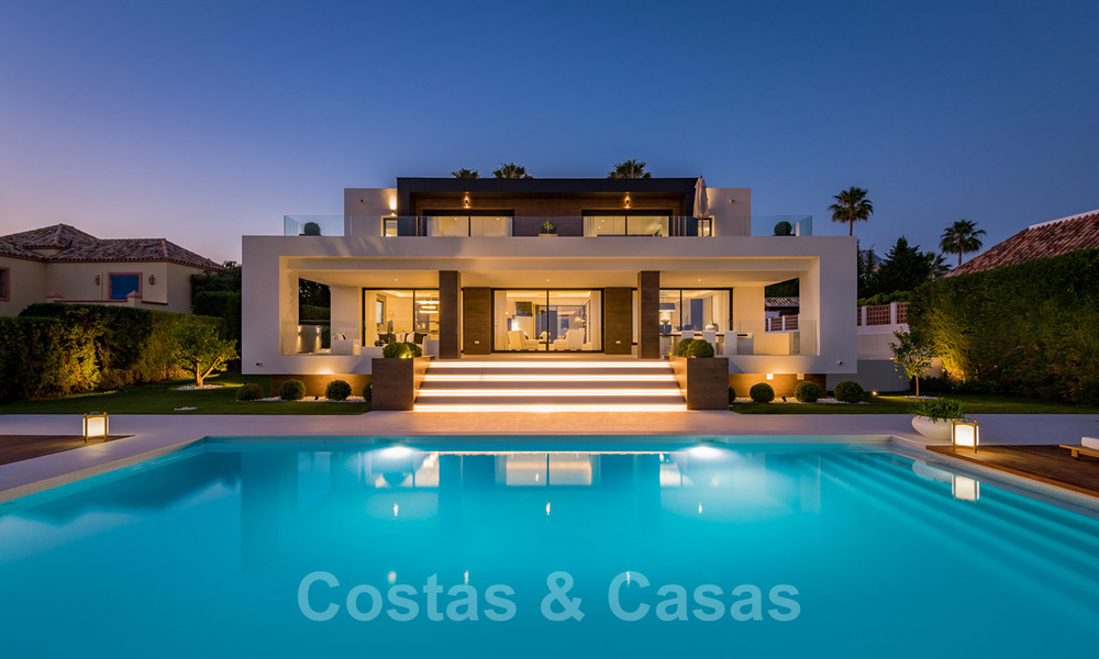 Villa spectaculaire de design moderne à vendre, en première ligne de golf à Nueva Andalucia, Marbella 27189