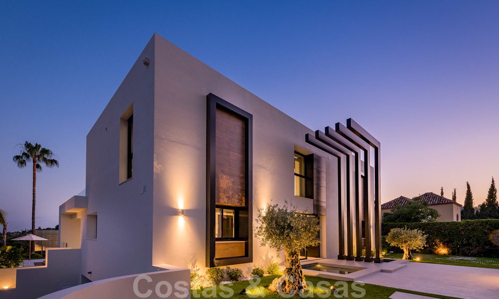 Villa spectaculaire de design moderne à vendre, en première ligne de golf à Nueva Andalucia, Marbella 27194