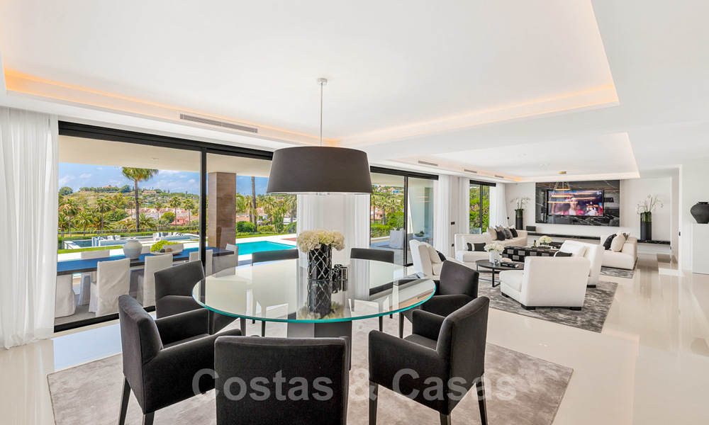 Villa spectaculaire de design moderne à vendre, en première ligne de golf à Nueva Andalucia, Marbella 27195