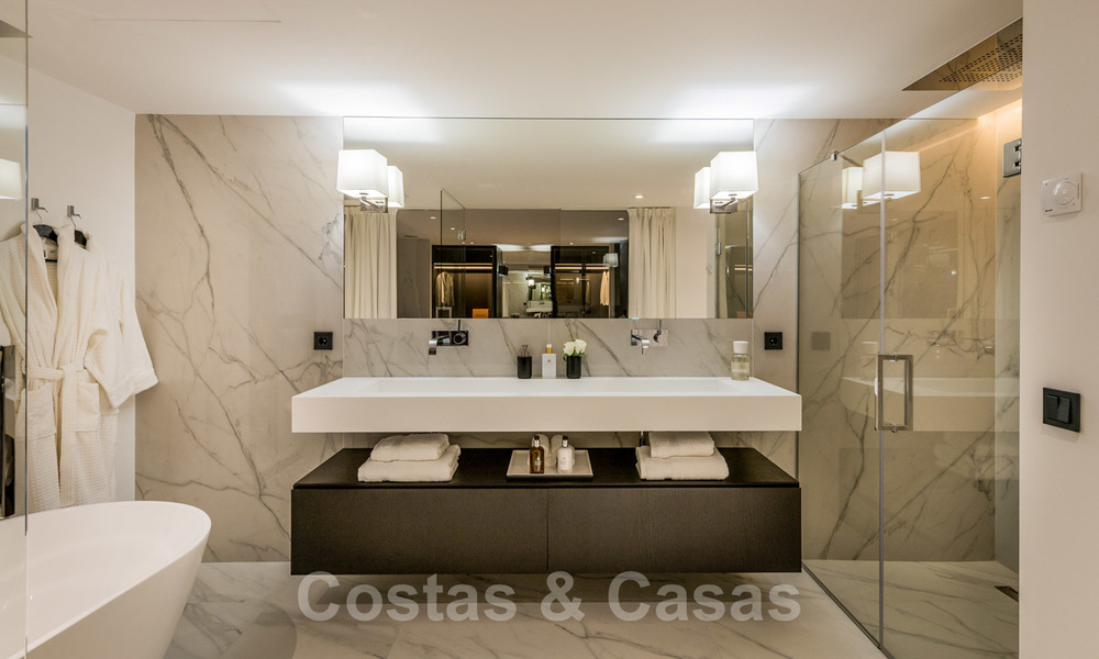 Villa spectaculaire de design moderne à vendre, en première ligne de golf à Nueva Andalucia, Marbella 27201