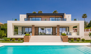 Villa spectaculaire de design moderne à vendre, en première ligne de golf à Nueva Andalucia, Marbella 27202 