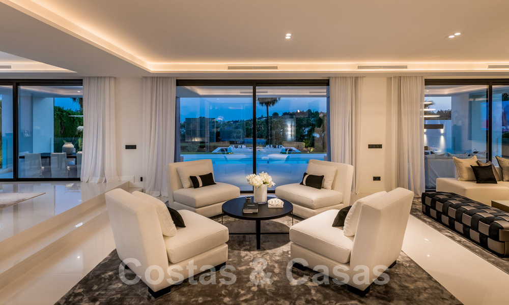 Villa spectaculaire de design moderne à vendre, en première ligne de golf à Nueva Andalucia, Marbella 27203