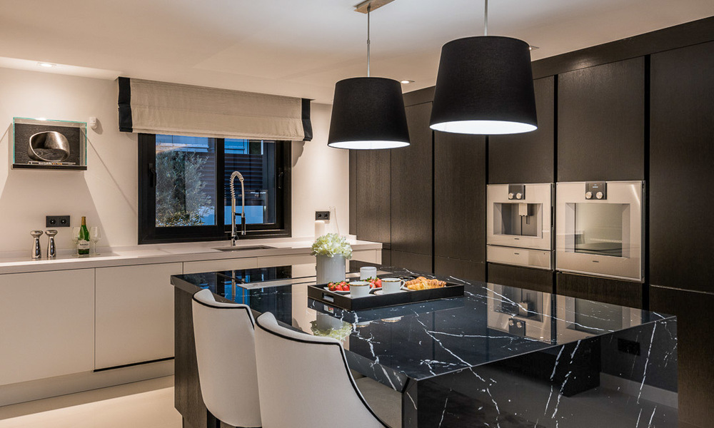 Villa spectaculaire de design moderne à vendre, en première ligne de golf à Nueva Andalucia, Marbella 27204