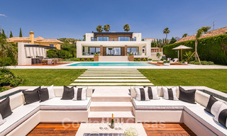 Villa spectaculaire de design moderne à vendre, en première ligne de golf à Nueva Andalucia, Marbella 27217 