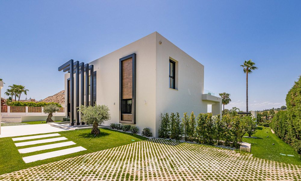 Villa spectaculaire de design moderne à vendre, en première ligne de golf à Nueva Andalucia, Marbella 27219