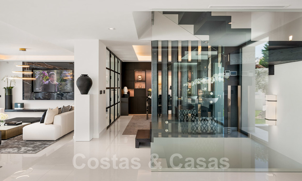 Villa spectaculaire de design moderne à vendre, en première ligne de golf à Nueva Andalucia, Marbella 27220