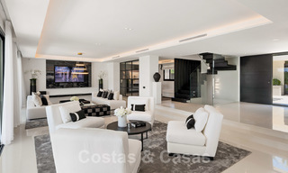 Villa spectaculaire de design moderne à vendre, en première ligne de golf à Nueva Andalucia, Marbella 27221 
