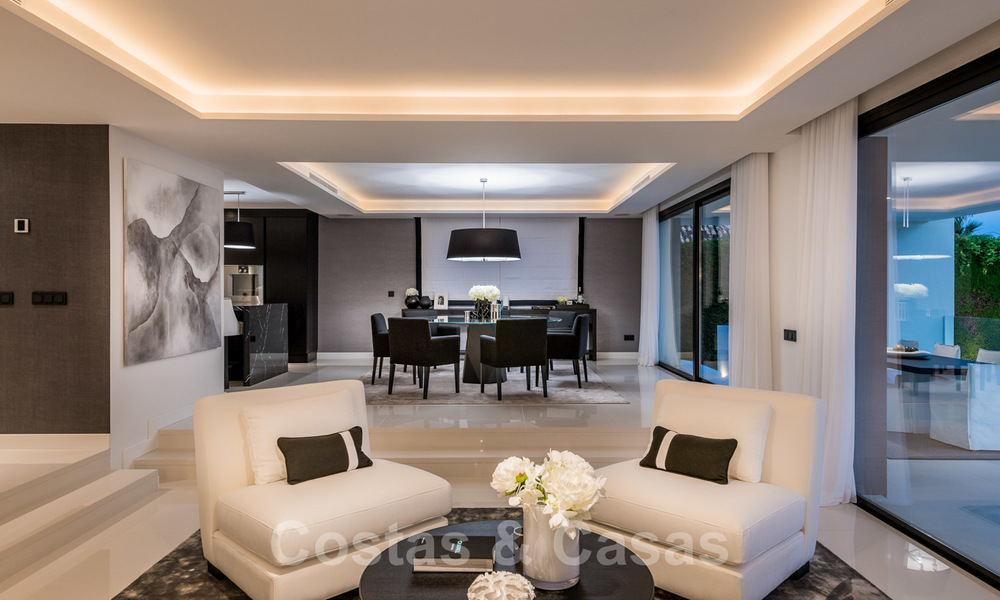 Villa spectaculaire de design moderne à vendre, en première ligne de golf à Nueva Andalucia, Marbella 27228