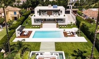 Villa spectaculaire de design moderne à vendre, en première ligne de golf à Nueva Andalucia, Marbella 27229 