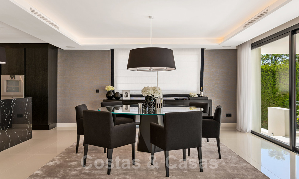 Villa spectaculaire de design moderne à vendre, en première ligne de golf à Nueva Andalucia, Marbella 27241