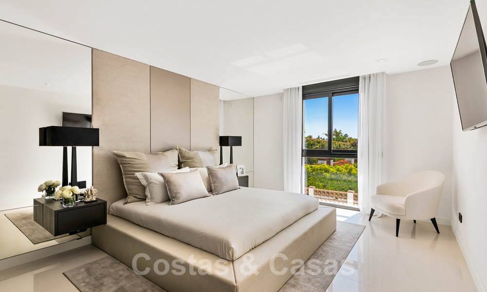 Villa spectaculaire de design moderne à vendre, en première ligne de golf à Nueva Andalucia, Marbella 27248
