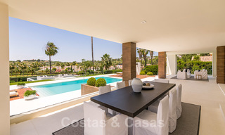 Villa spectaculaire de design moderne à vendre, en première ligne de golf à Nueva Andalucia, Marbella 27251 
