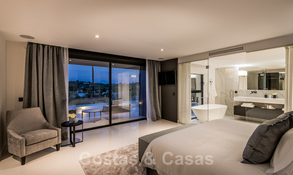 Villa spectaculaire de design moderne à vendre, en première ligne de golf à Nueva Andalucia, Marbella 27255