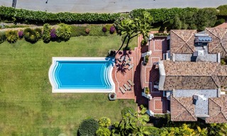 Villa de luxe méditerranéenne classique à vendre avec vue imprenable sur la mer dans une résidence fermée sur le Golden Mile, Marbella 27264 