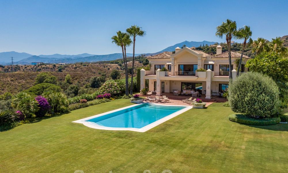 Villa de luxe méditerranéenne classique à vendre avec vue imprenable sur la mer dans une résidence fermée sur le Golden Mile, Marbella 27265