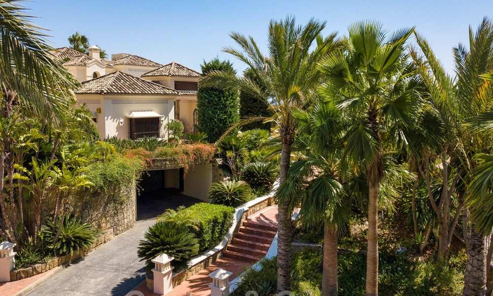 Villa de luxe méditerranéenne classique à vendre avec vue imprenable sur la mer dans une résidence fermée sur le Golden Mile, Marbella 27267