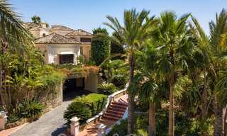 Villa de luxe méditerranéenne classique à vendre avec vue imprenable sur la mer dans une résidence fermée sur le Golden Mile, Marbella 27267 