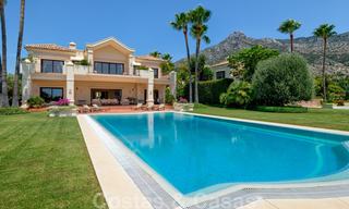 Villa de luxe méditerranéenne classique à vendre avec vue imprenable sur la mer dans une résidence fermée sur le Golden Mile, Marbella 27273 