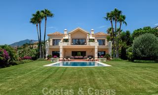 Villa de luxe méditerranéenne classique à vendre avec vue imprenable sur la mer dans une résidence fermée sur le Golden Mile, Marbella 27277 
