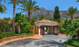 Villa de luxe méditerranéenne classique à vendre avec vue imprenable sur la mer dans une résidence fermée sur le Golden Mile, Marbella 27284 
