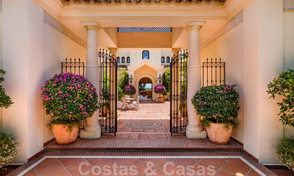 Villa de luxe méditerranéenne classique à vendre avec vue imprenable sur la mer dans une résidence fermée sur le Golden Mile, Marbella 27287