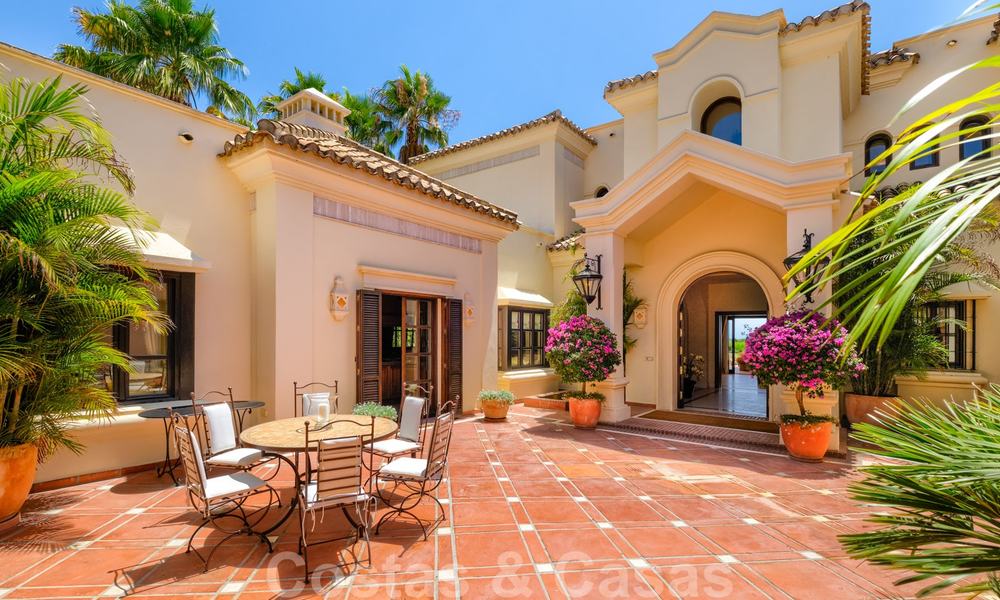 Villa de luxe méditerranéenne classique à vendre avec vue imprenable sur la mer dans une résidence fermée sur le Golden Mile, Marbella 27289