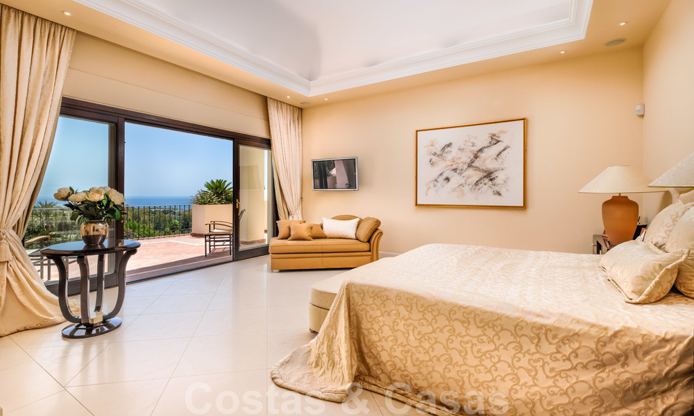 Villa de luxe méditerranéenne classique à vendre avec vue imprenable sur la mer dans une résidence fermée sur le Golden Mile, Marbella 27297