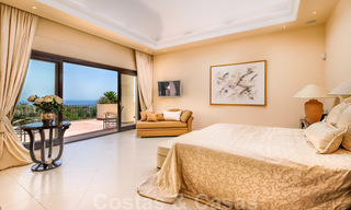 Villa de luxe méditerranéenne classique à vendre avec vue imprenable sur la mer dans une résidence fermée sur le Golden Mile, Marbella 27297 